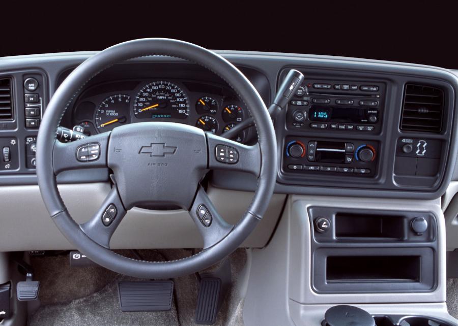  Chevrolet Suburban 2000 года  (фото 12 из 48)